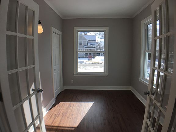 3rd image of 137 W 14th St