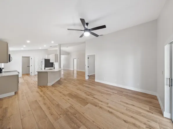 811 Wickham Lakes Dr, Melbourne, FL 32940