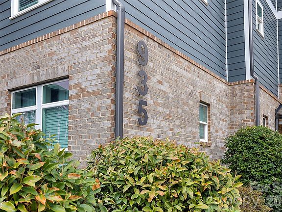 2nd image of 935 McAlway Rd #102