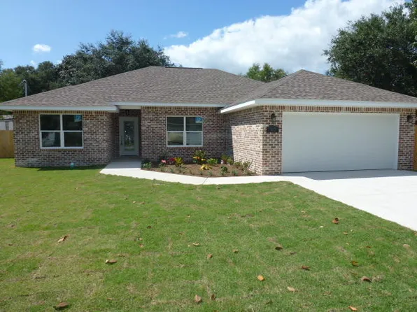 307 Friar Tuck Rd, Mary Esther, FL 32569