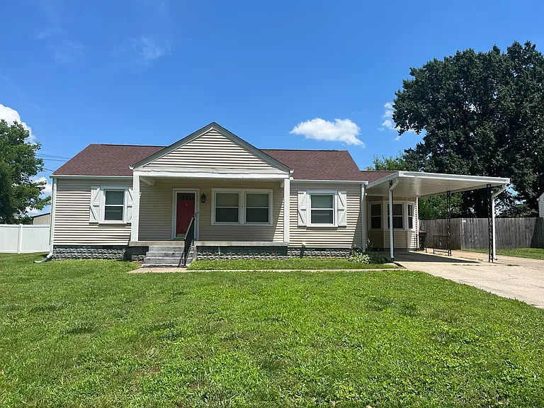 1106 Poplar Ave — Photo 1