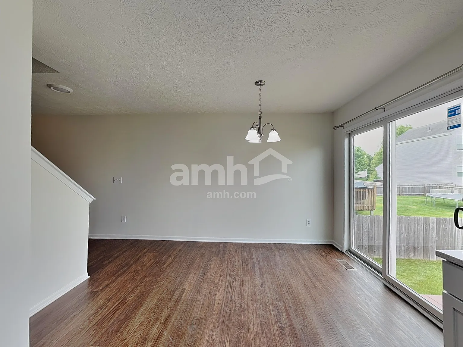 3 bed, 2.5 bath, 1360 sqft, $2,520 — Photo 4