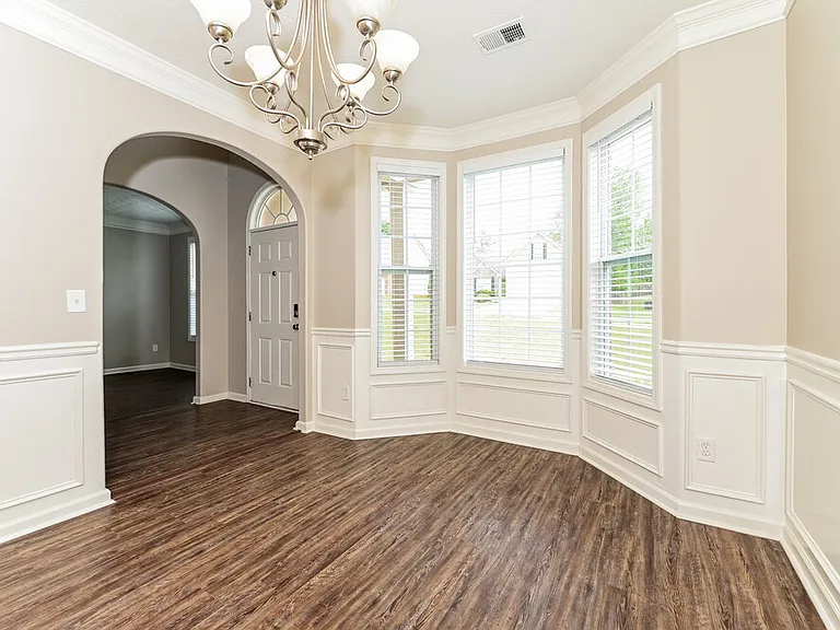 215 Greenland Dr — Photo 6