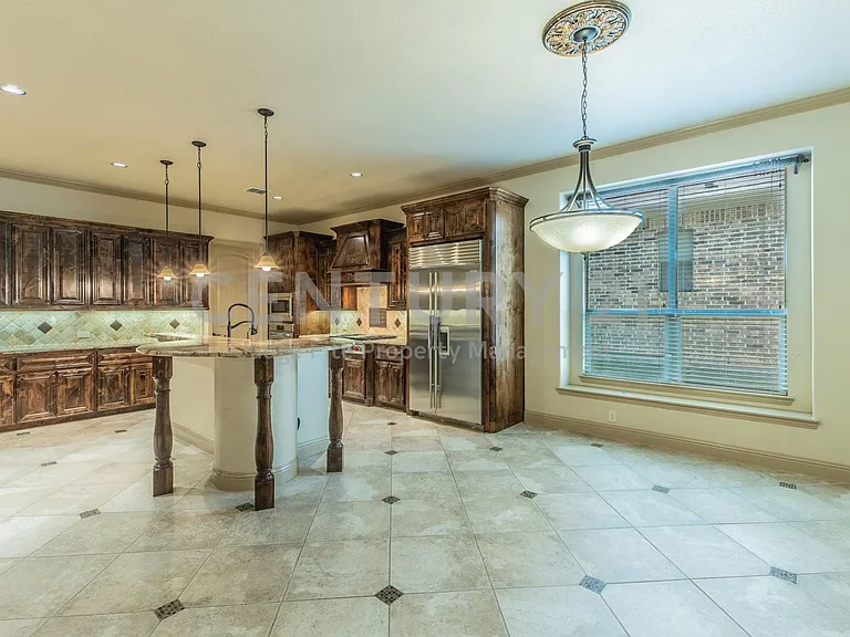 7565 Rawlins Ln — Photo 10