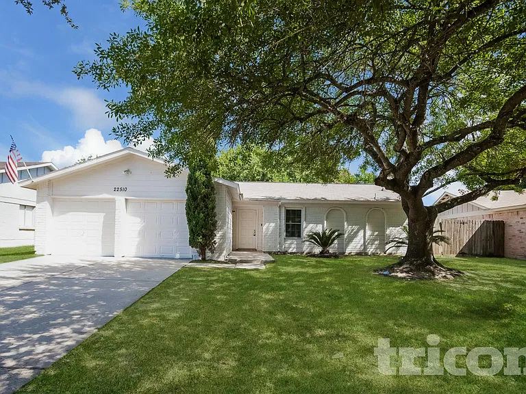 22510 Leedstown Ln — Photo 1