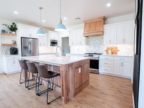 4th image of 19330 Hidden Pines Dr