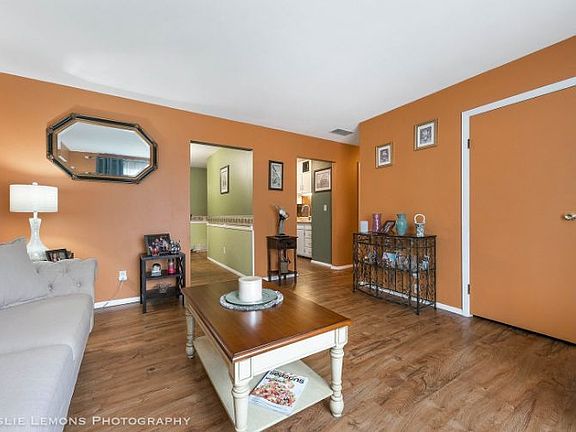 3rd image of 411 Ball Ave