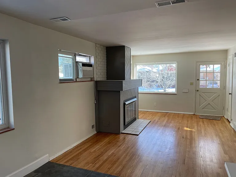 465 N Clarkson St — Photo 10