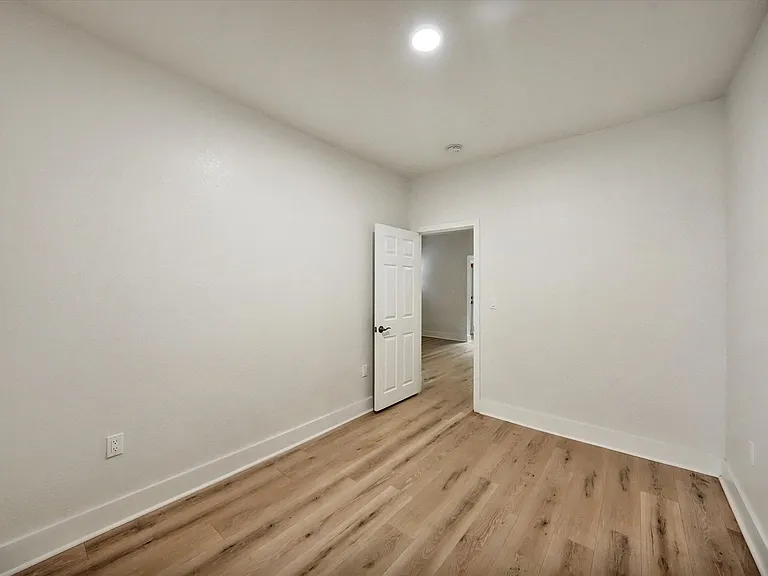 1411 SW 3rd St #2 — Photo 15
