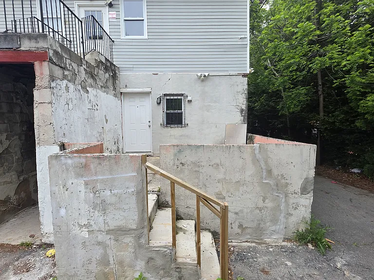 209 3rd St — Photo 5