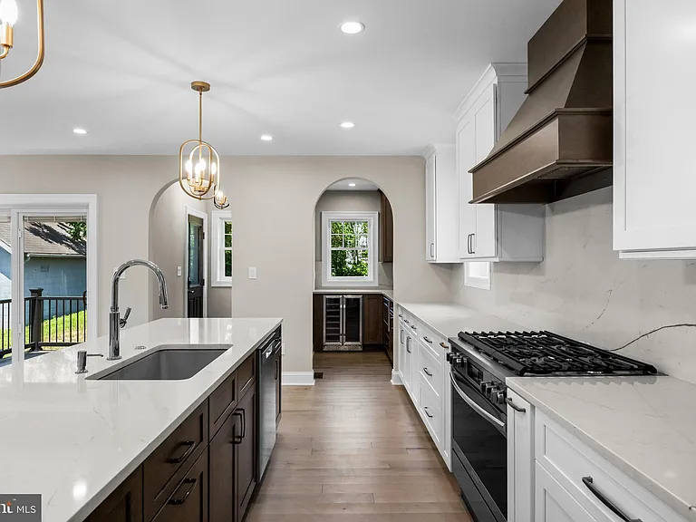 1833 W High St — Photo 13