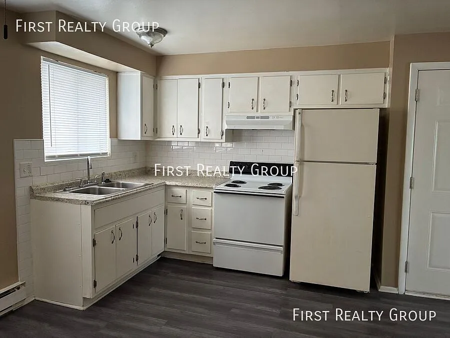 2 Bedroom, 1 Bath Upstairs Apt for Rent. Move In Ready! — Photo 2