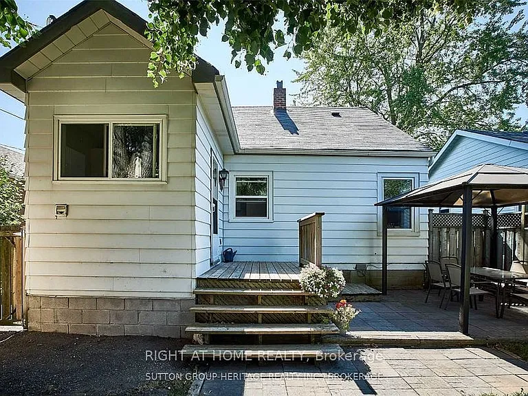 4 Ontario St — Photo 17