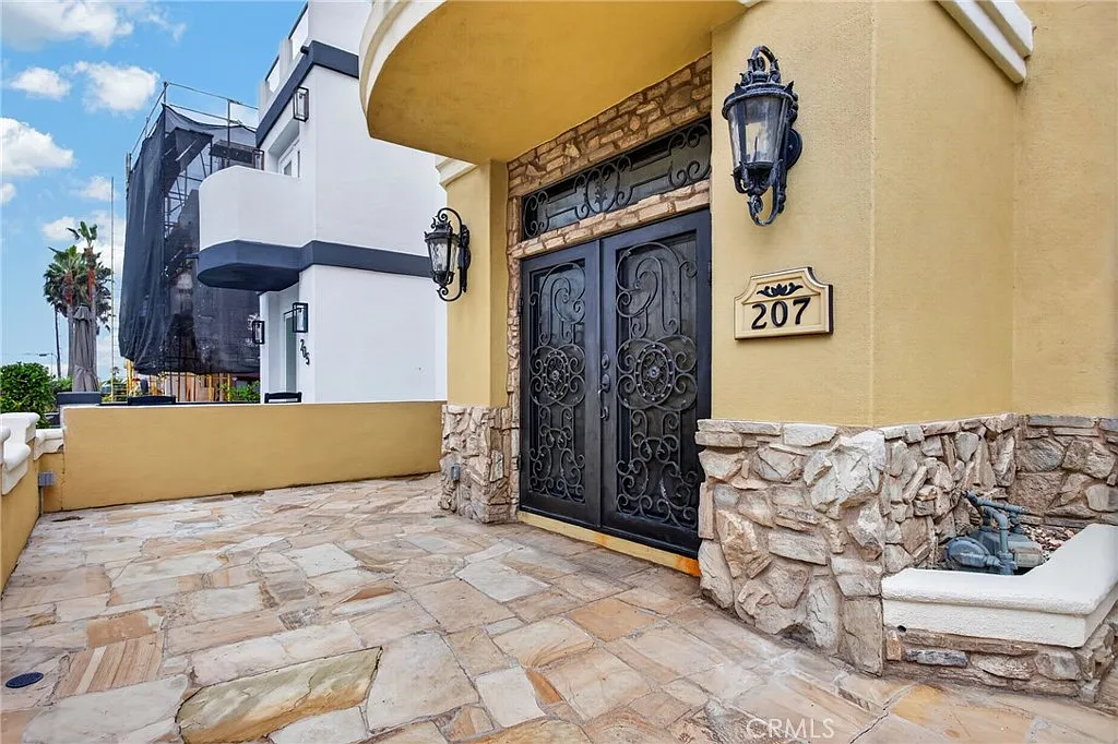3 bed, 3.5 bath, 3495 sqft, $9,000 — Photo 2