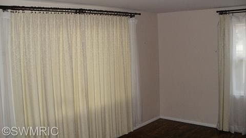5th image of 4036 Hillsdale Ave NE