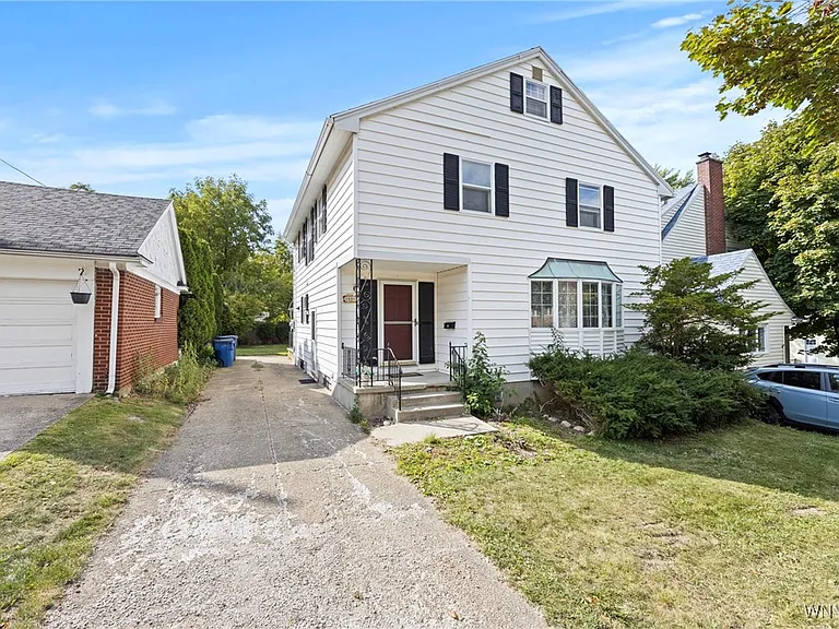 80 Capen Blvd — Photo 3