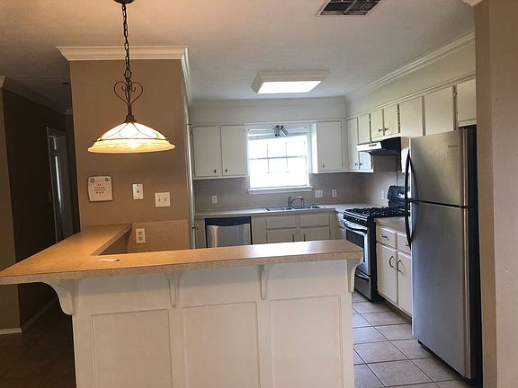 4th image of 709 Chalet Ct