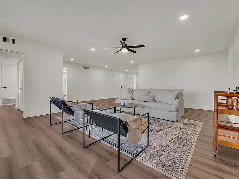2505 N 61st Way — Photo 7