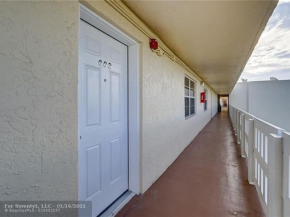 4th image of 141 SE 3rd Ave APT 602