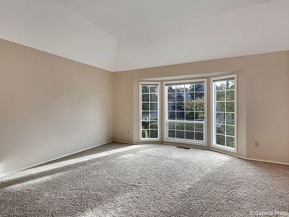 3rd image of 587 NE Goldie Dr