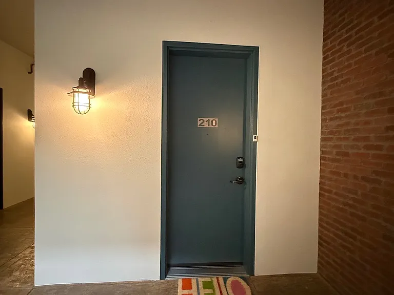 210 W Magnolia St #210 — Photo 6