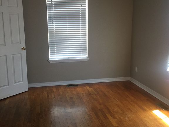 4th image of 320 N Gregg Ave APT 1