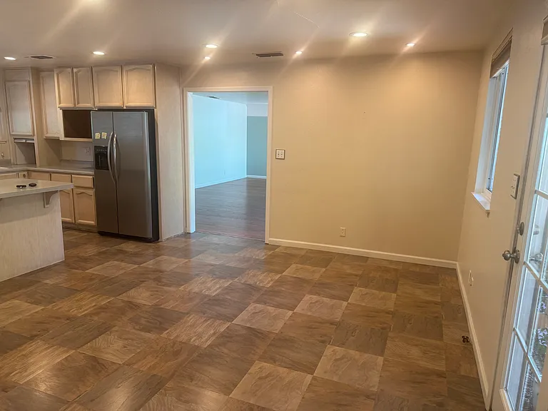 4301 Cottage Way — Photo 4