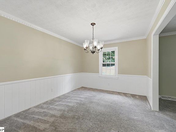 5th image of 7 Norwich Dr