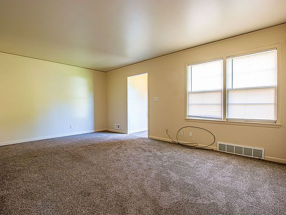 2nd image of 5833-5835 Lafayette Ave #5833