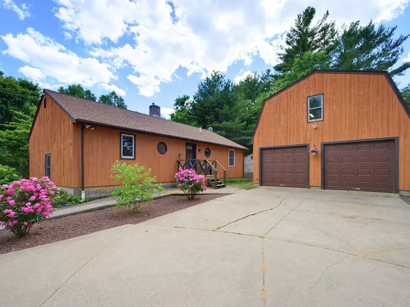 81 Rocky Meadow St, Middleboro, MA 02346