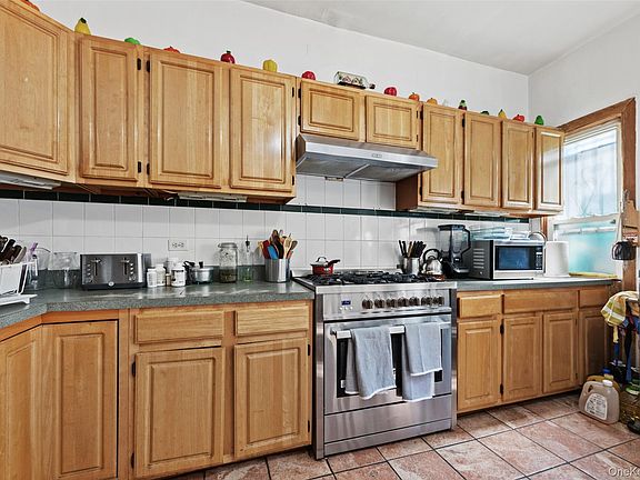 4th image of 3158 Decatur Avenue