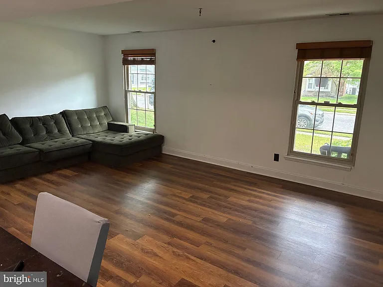 20 Woodvale Dr — Photo 2