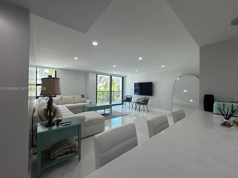 1800 Collins Ave #3H — Photo 22