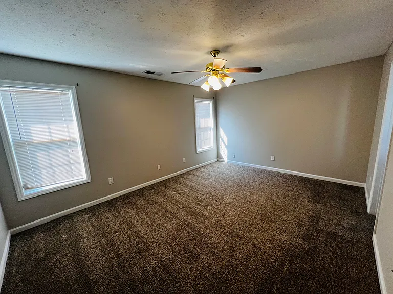 106 Alexander Ct — Photo 10