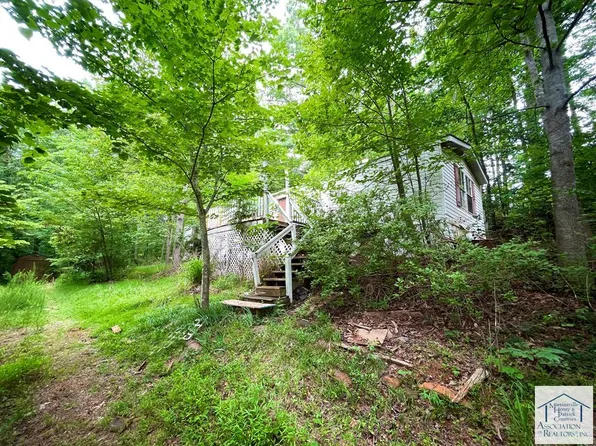 1088 Peters Creek Dr, Stuart, VA 24171