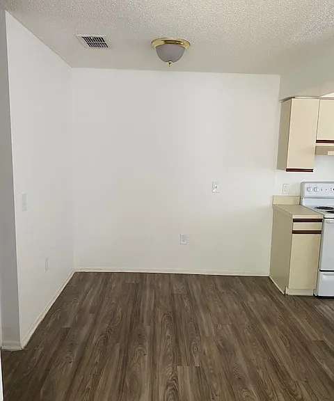 Cypress Trail Apartments — Photo 24