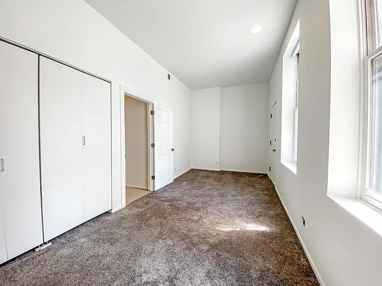 311 W Chicago Ave #3 — Photo 12