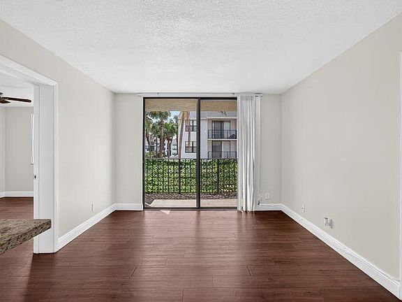 5th image of 706 Executive Center Dr APT 23