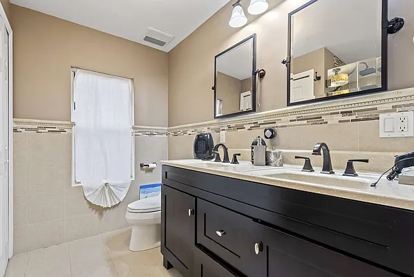 Sold by Behfar Team LLC | media 18