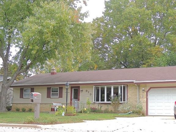 3rd image of 913 Decker Dr