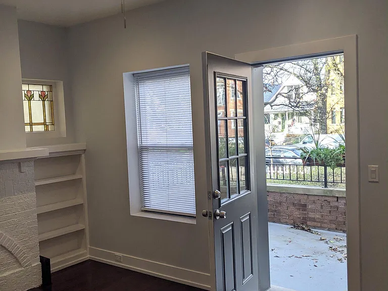 1911 W Estes Ave #1 — Photo 2