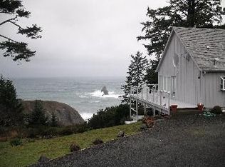202 Beacon Hill Ln, Port Orford, OR 97465