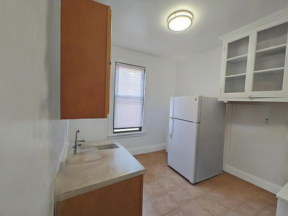 4th image of 3537 33rd St APT 5