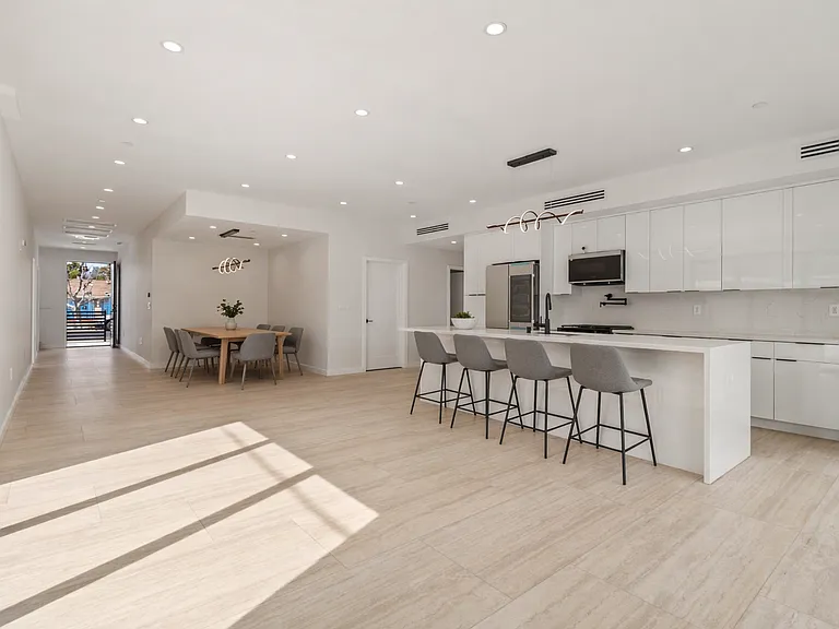 6830 Lubao Ave — Photo 16