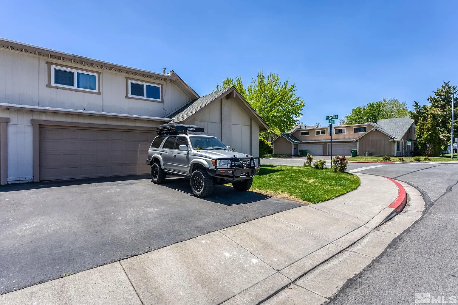 2392 Oppio St photo 1