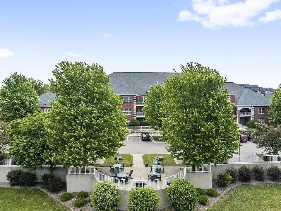 Barrington Place Exterior