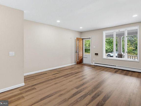 3rd image of 334 Railroad Ave