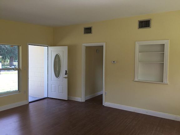 3rd image of 435 W Crystal Dr