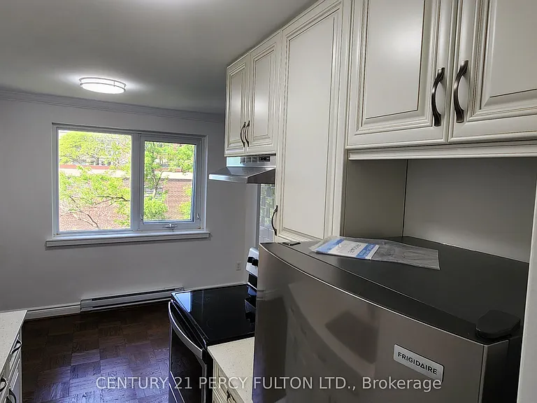 22 Woodlawn Ave E #405 — Photo 9