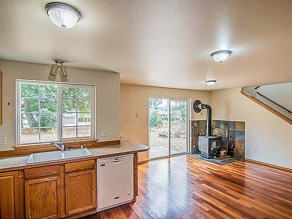 4th image of 16847 162nd Ln SE